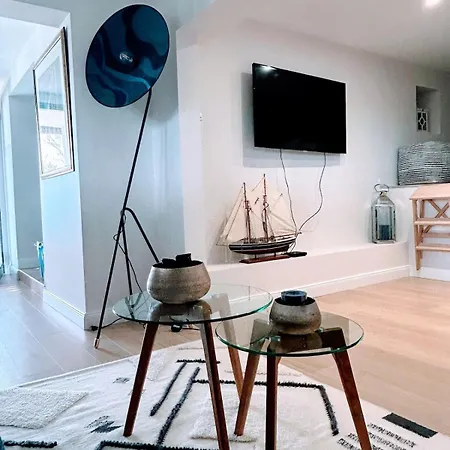 Peaceful Oasis In D'hiver